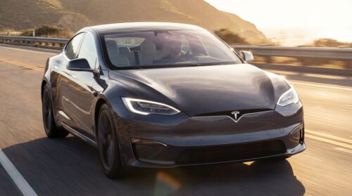 objevte, jak tesla dosáhla zrychlení z 0 na 100 km/h za jednu sekundu s překvapivě chytrým řešením, které překonává očekávání.